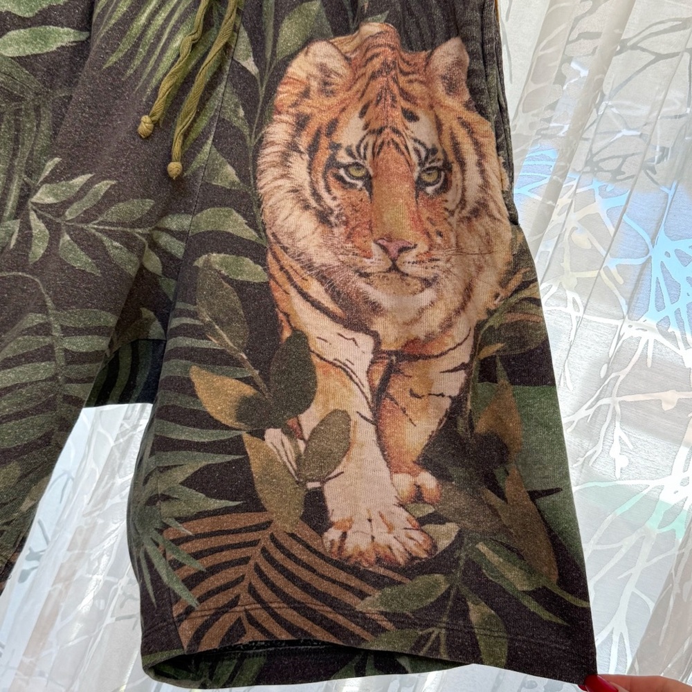 AVIATOR NATION GREEN ORANGE TIGER JUNGLE PRINT DRAWSTRING WAIST 5 STRIPE SHORTS - Picture 3 of 16